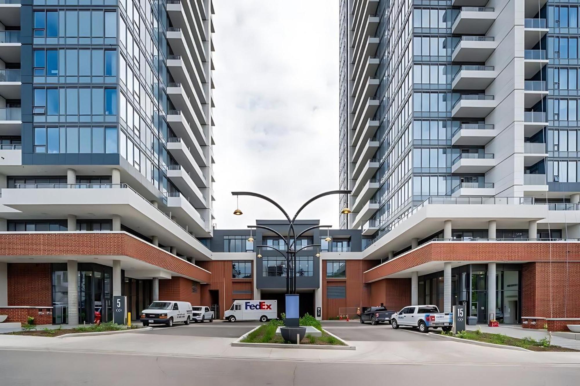 Luxury 1Br King Bed Unit - Private Balcony Apartment Kitchener Exterior photo