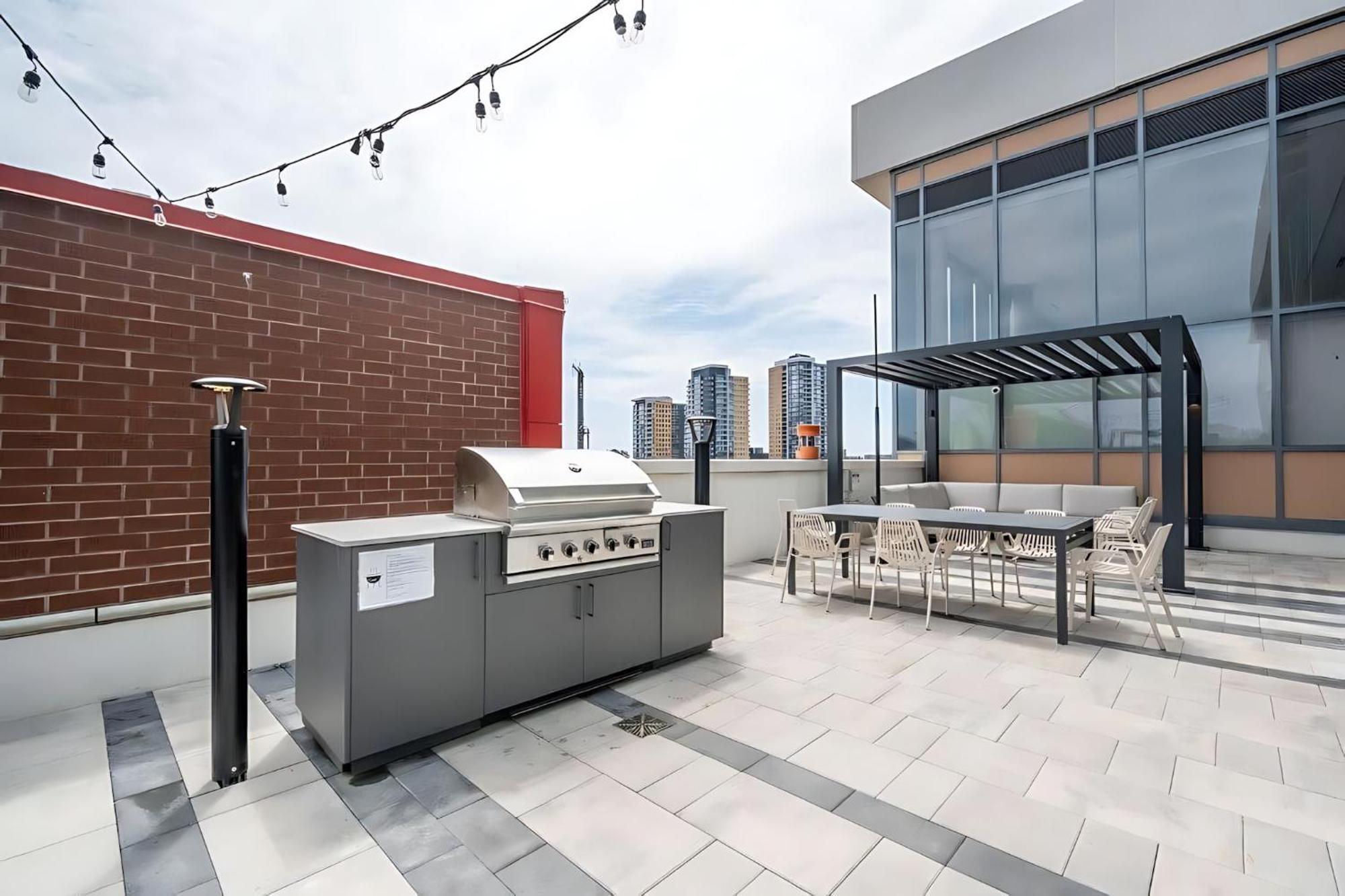 Luxury 1Br King Bed Unit - Private Balcony Apartment Kitchener Exterior photo